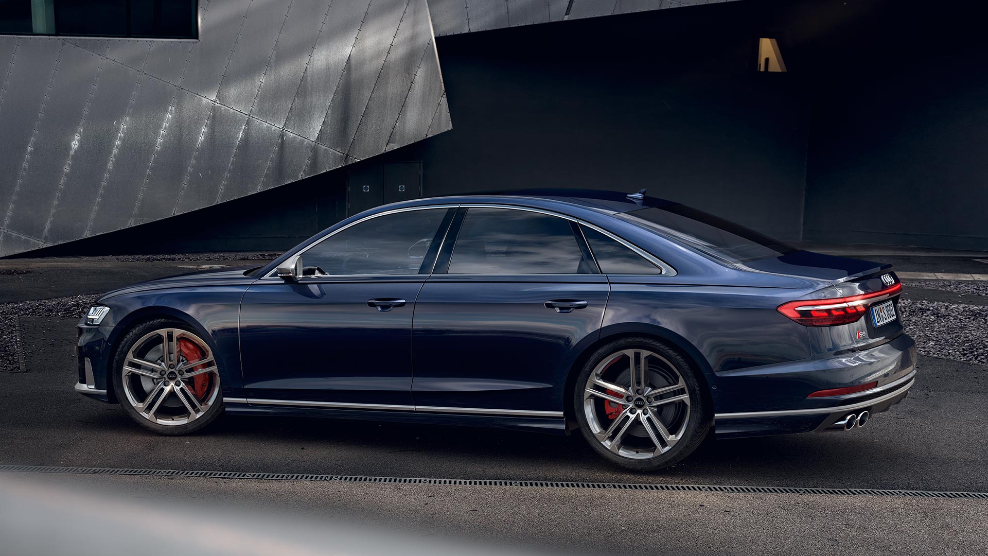 Audi s8 long